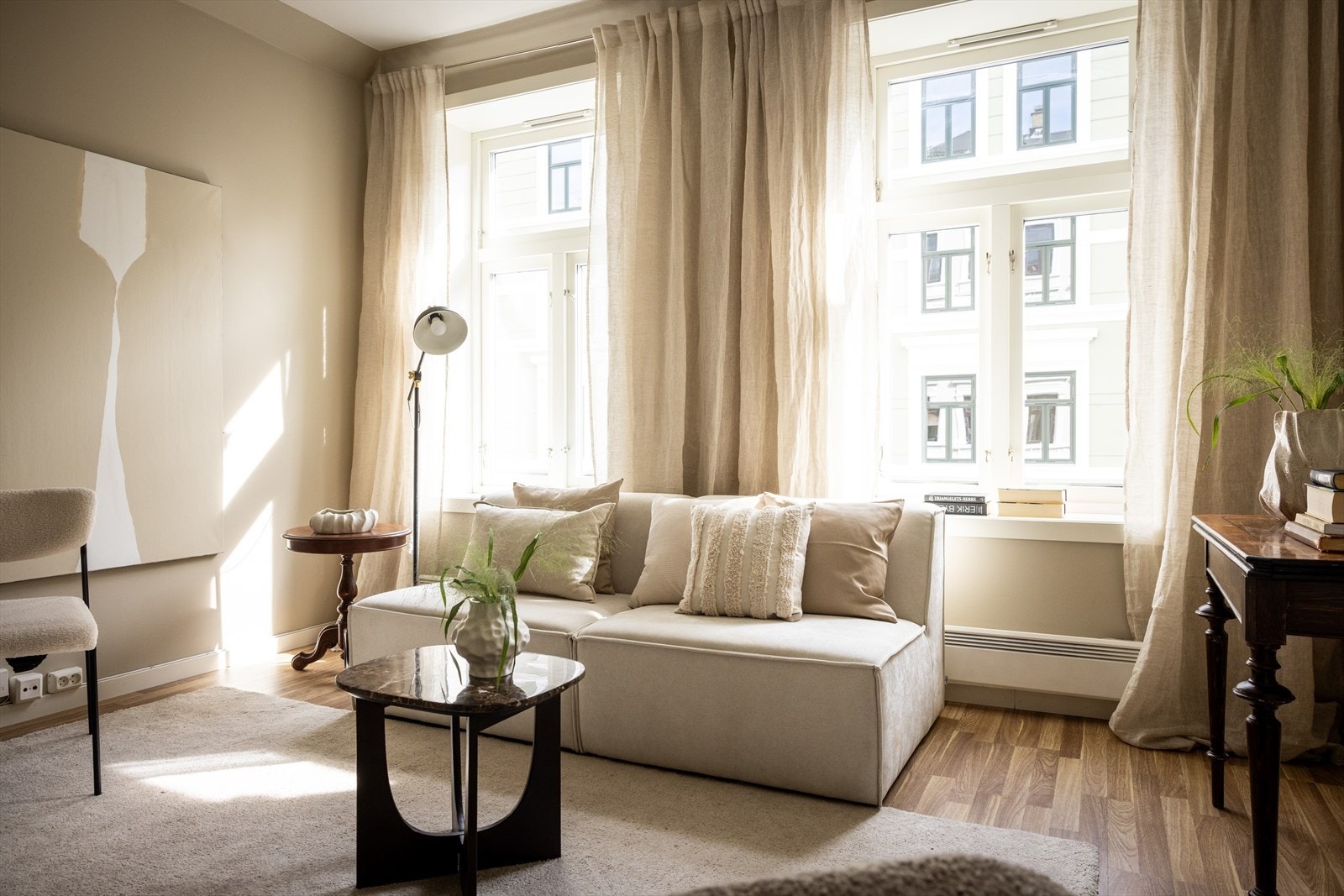 - Store vinduer fra 2023 som gir rikelig med luft og lys - Galleribilde