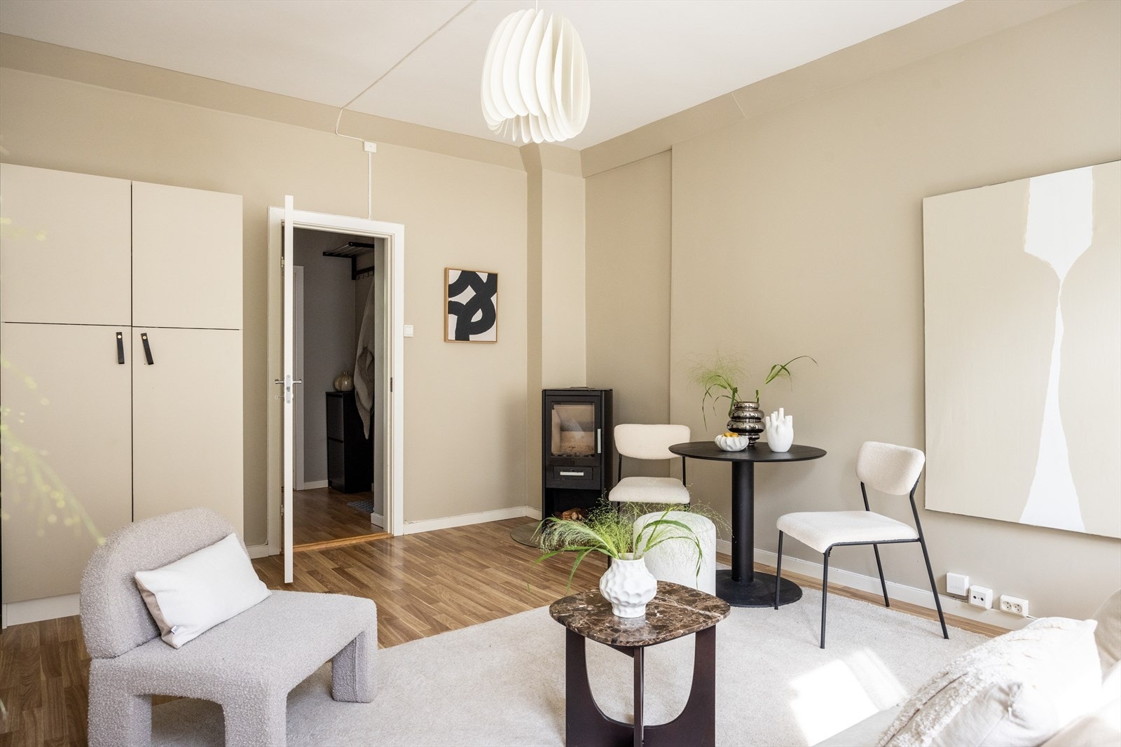 - Det er mulighet for å flytte kjøkken ut i stuen for å etablere soverom - Galleribilde