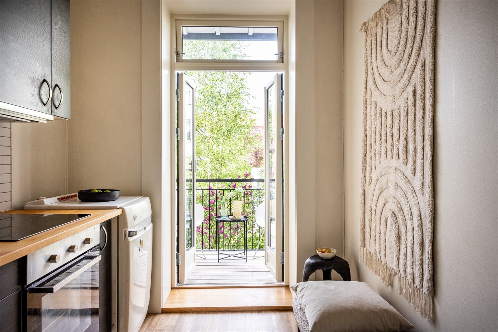 - Fra kjøkkenet er det utgang til balkong - Galleribilde