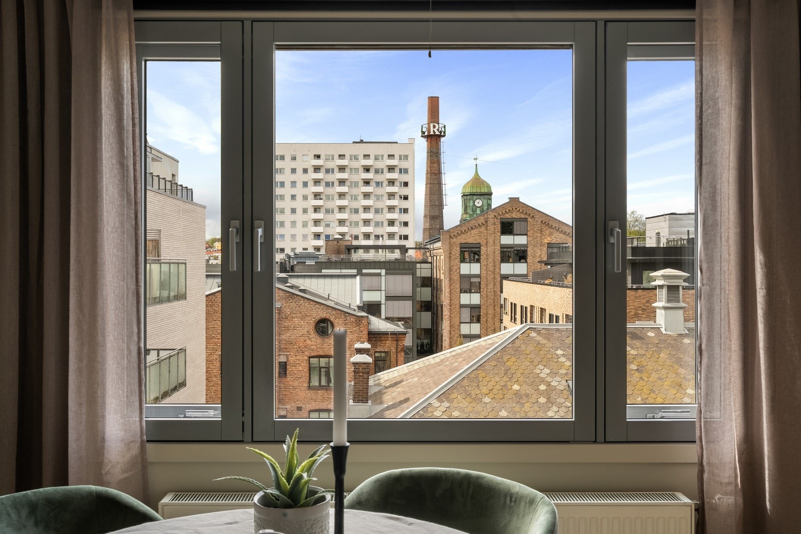 Hyggelig utsyn over Ringnes. Galleribilde