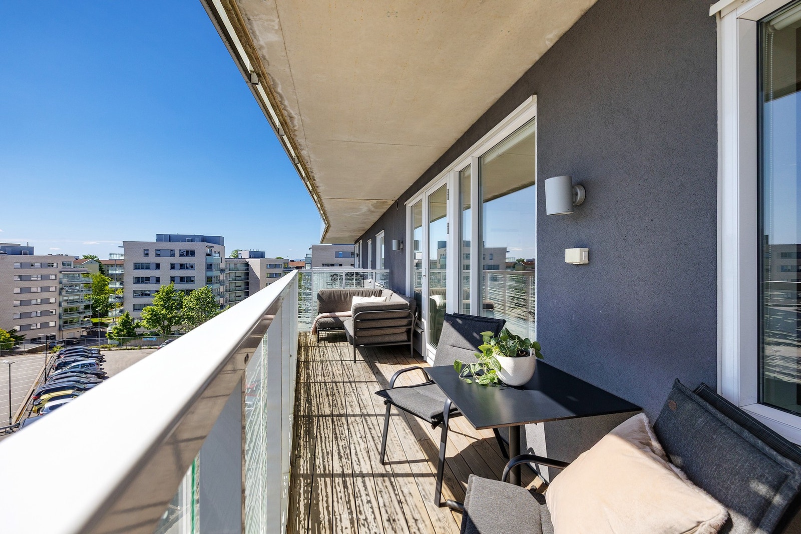 En stilren og moderne 2-roms selveierleilighet fra 2016. Galleribilde