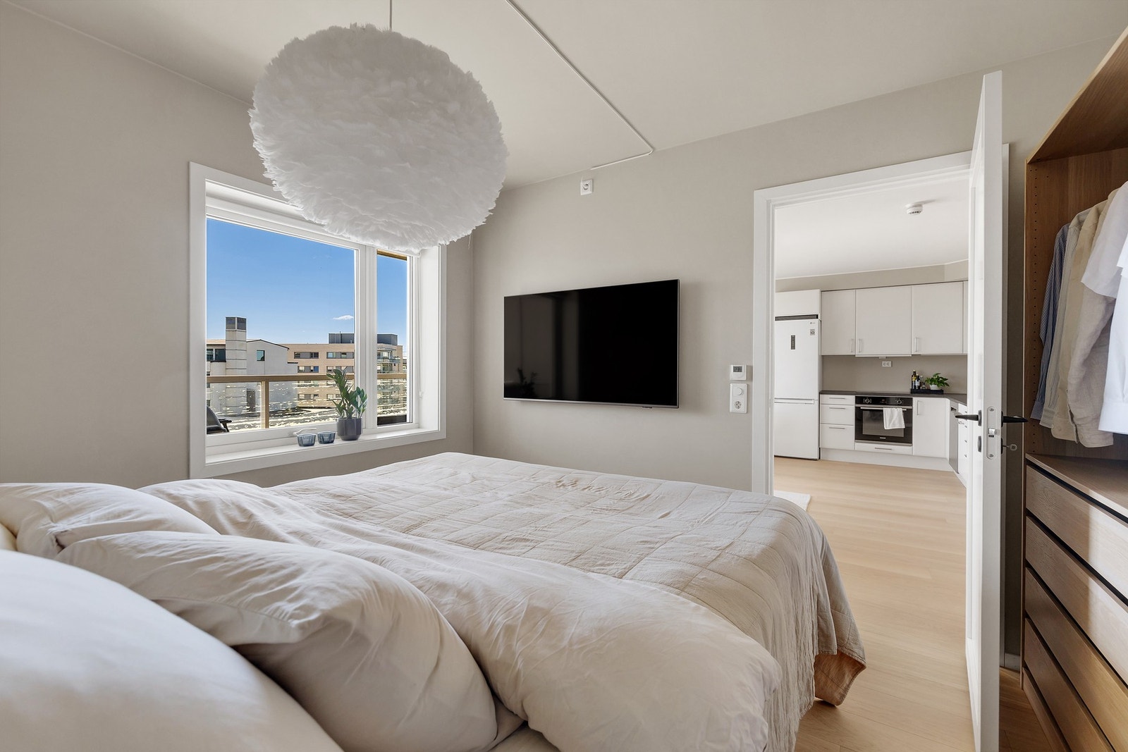 Et rolig og koselig soverom med behagelig atmosfære. Galleribilde