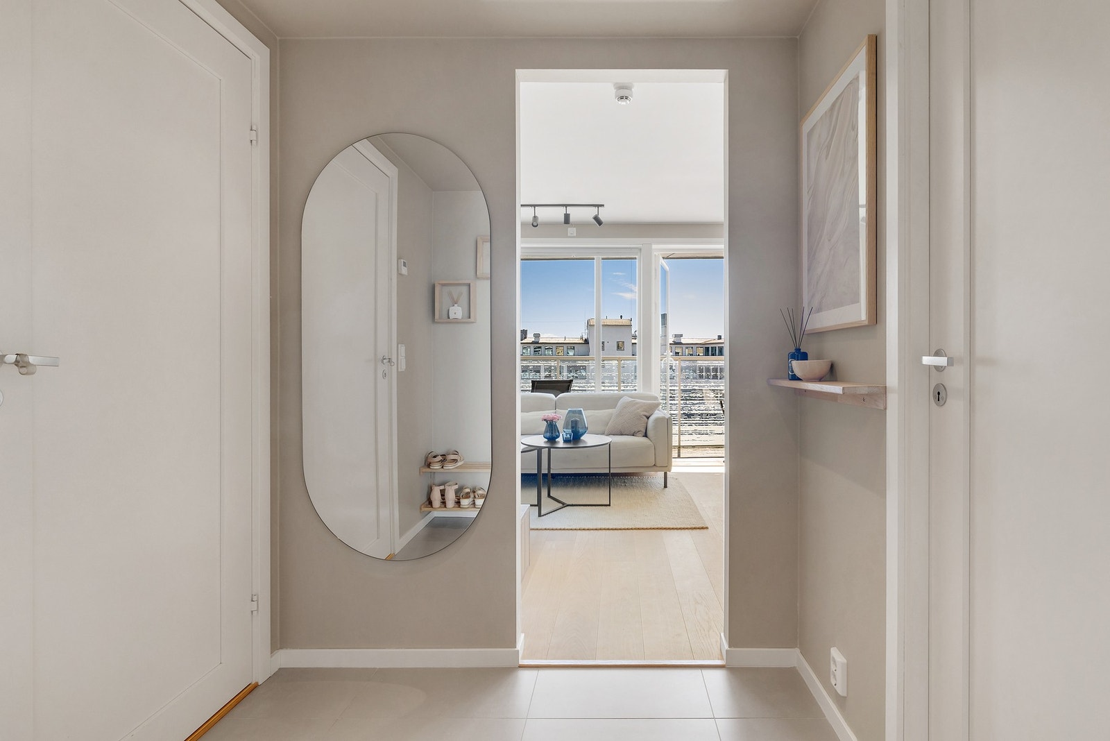 Her får man umiddelbart et godt førsteinntrykk av boligen! Galleribilde