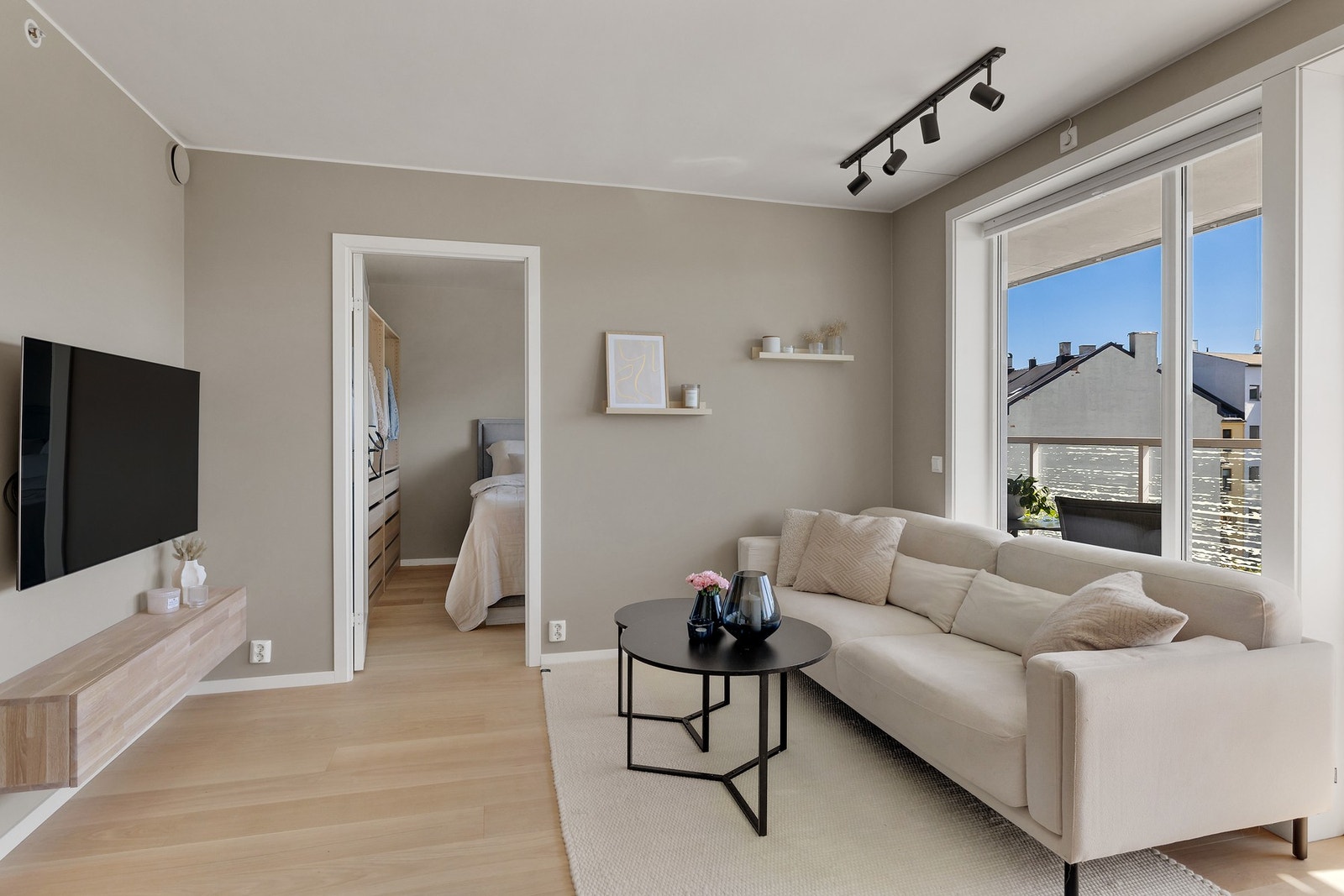 Stuen har gode innredningsmuligheter. Galleribilde