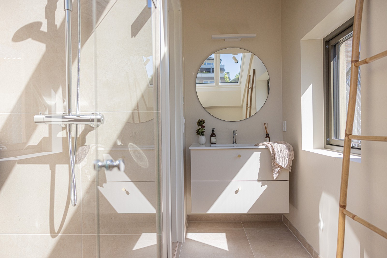 Bad i tilknytning til hovedsoverom Galleribilde