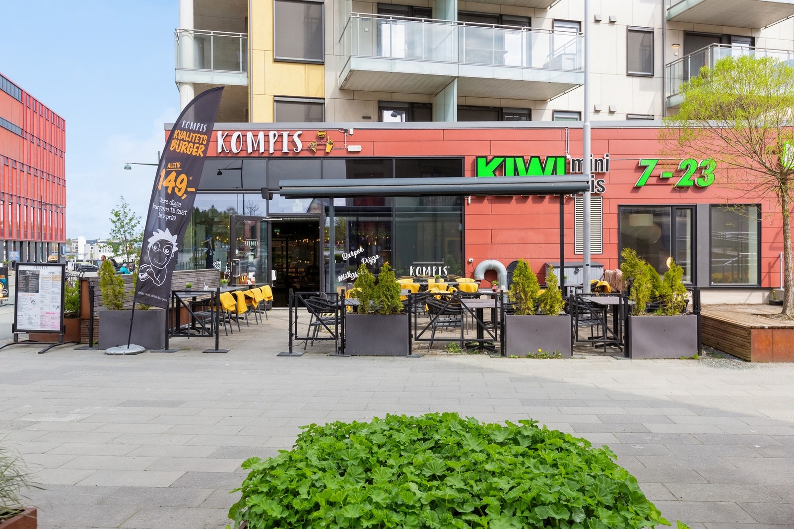 I nabobygget finner du både dagligvare, Kompis og Musti. Galleribilde