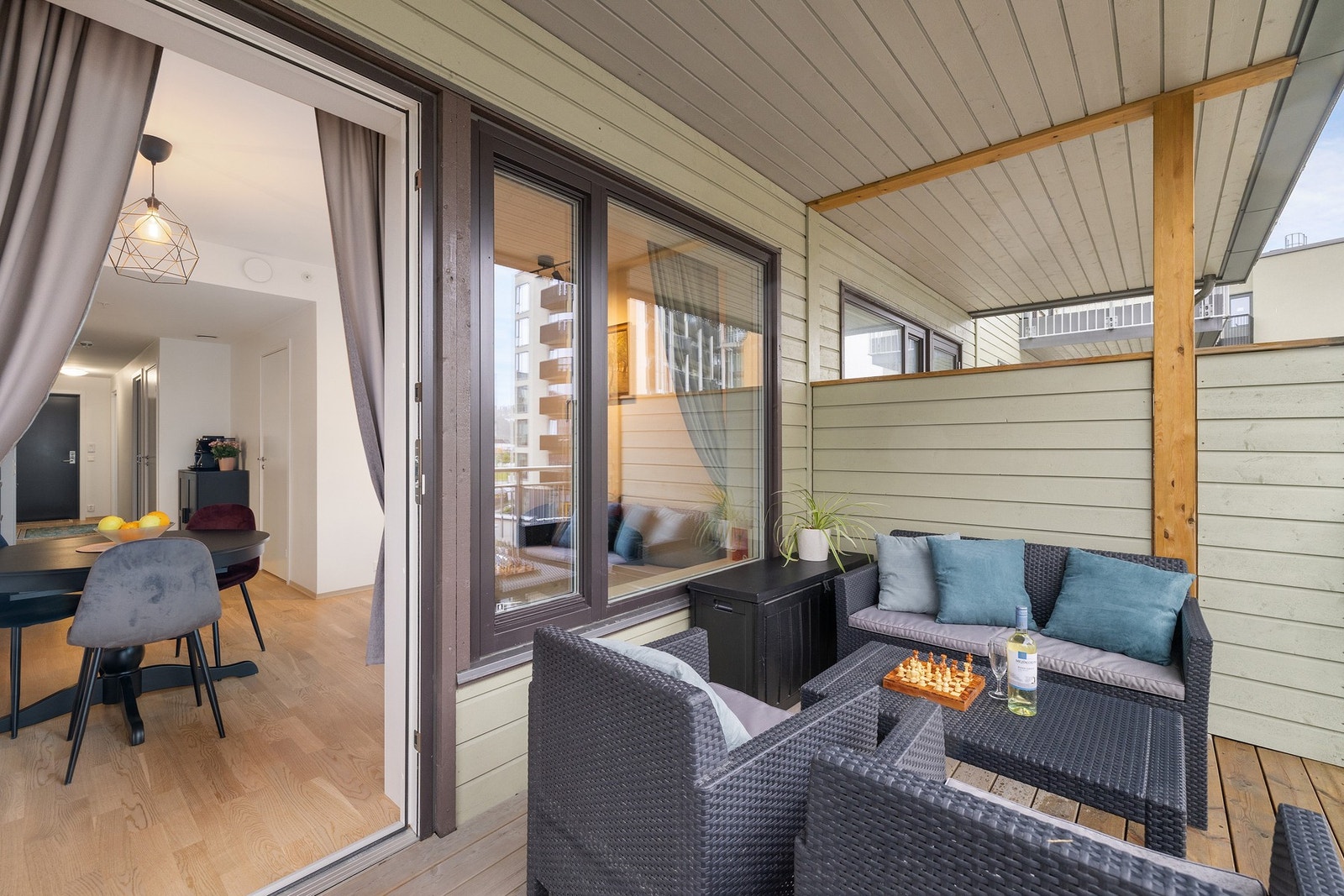 Fra stuen er det direkte utgang til balkong. Galleribilde