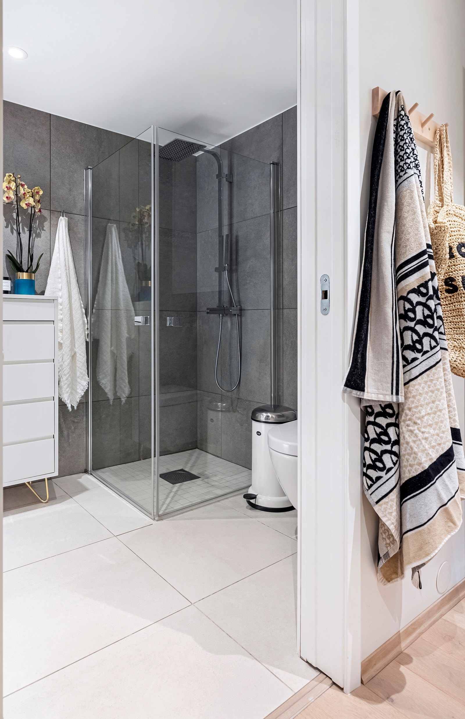 Fra master bedroom, garderoberom og eget privat bad Galleribilde