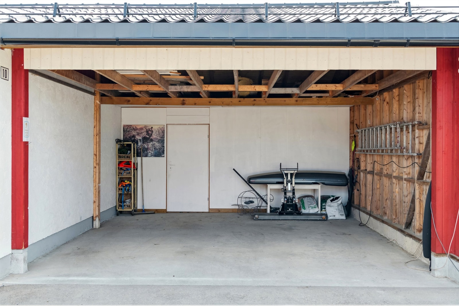 Dobbel carport, mulighet for å montere garasjeport hvis ønskelig. Galleribilde