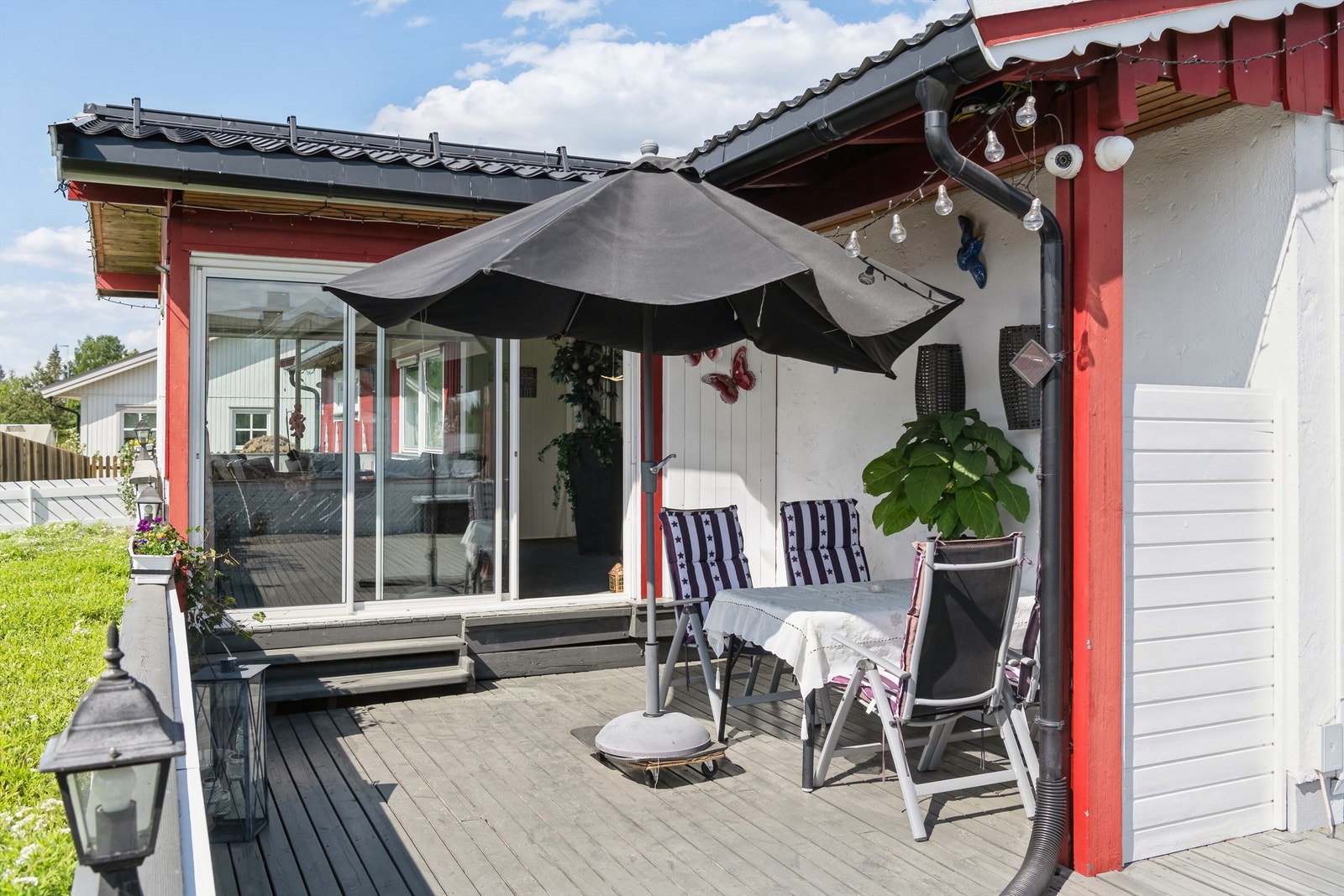 Terrasse med innglasset utestue Galleribilde