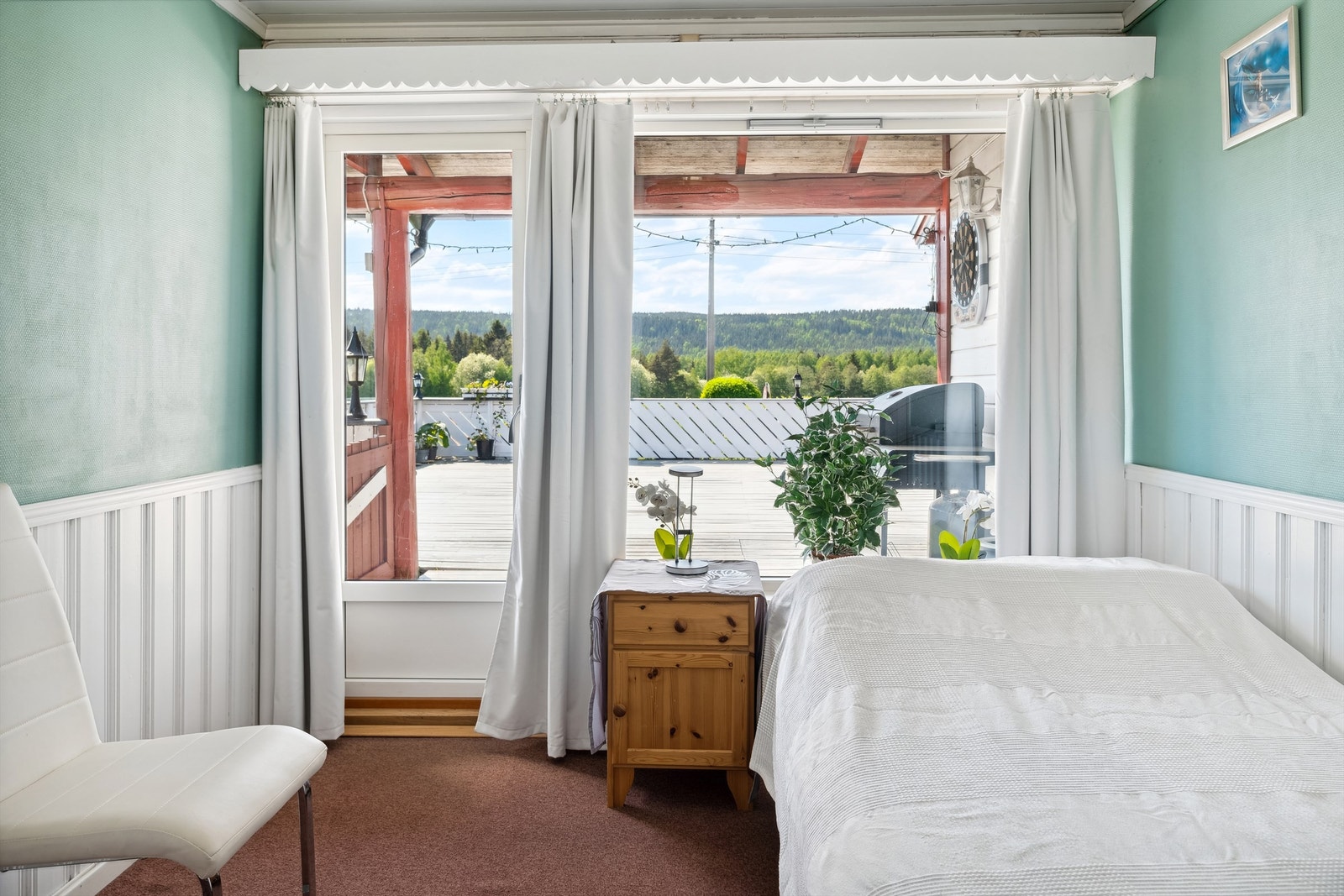 Soverom 2 med utgang til terrasse Galleribilde