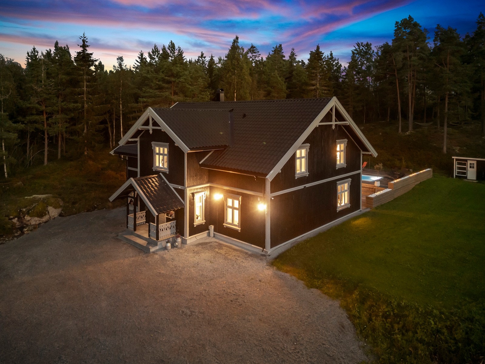 Huset har god standard med gjennomførte innredninger. Galleribilde