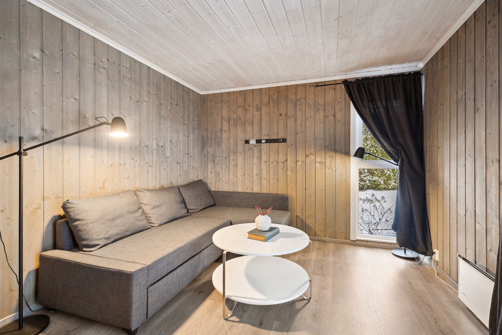 Et flott rom som kanskje kan benyttes til barnebursdager eller et fristed for ungdommen. Galleribilde