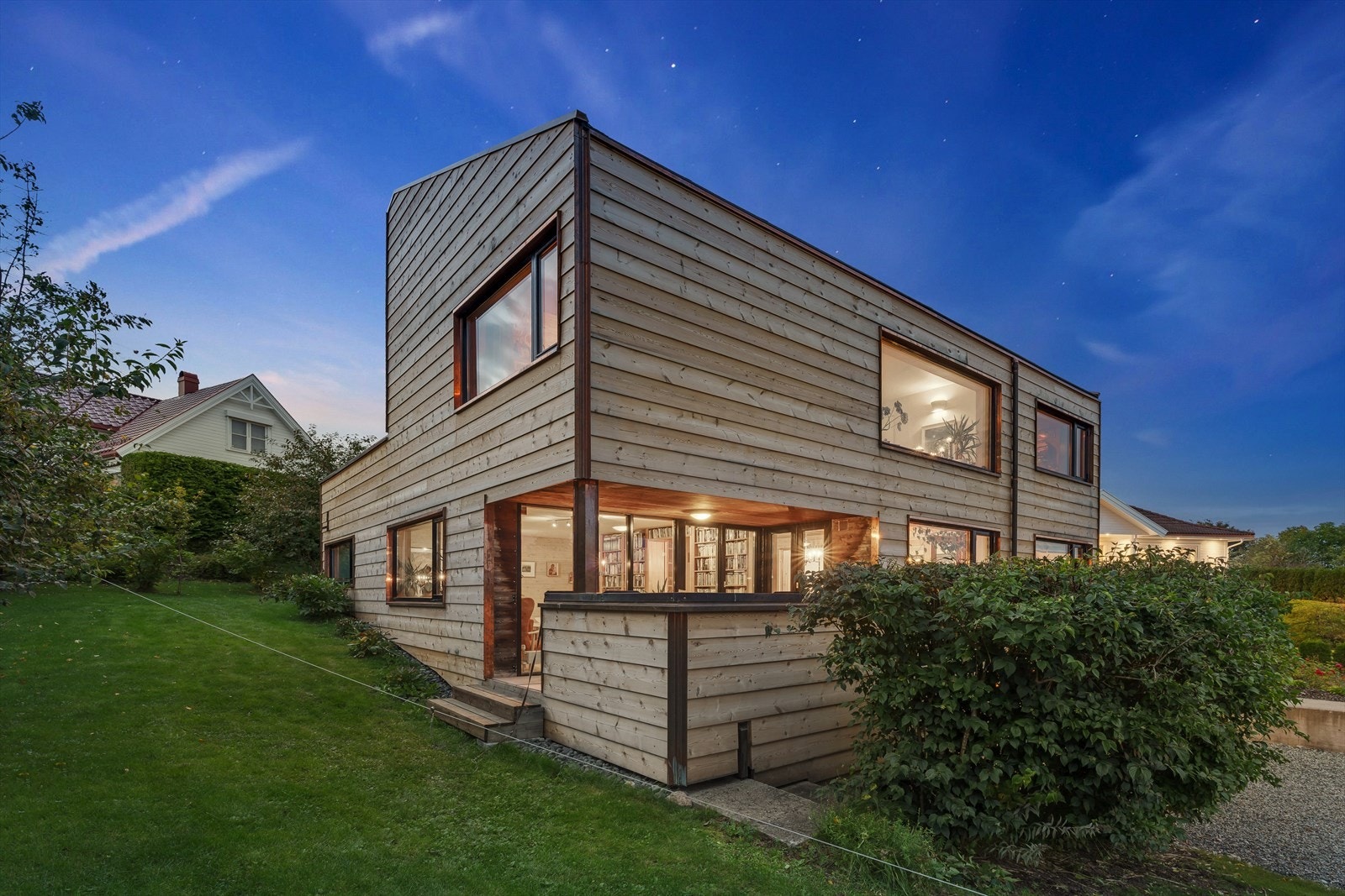 Innholdsrik enebolig over tre etasjer Galleribilde