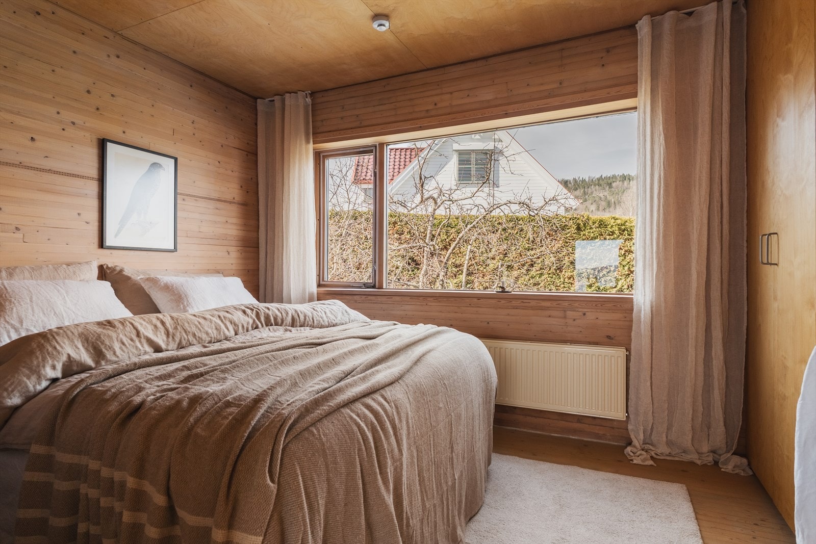 Stort og romslig soverom 1. etasje Galleribilde