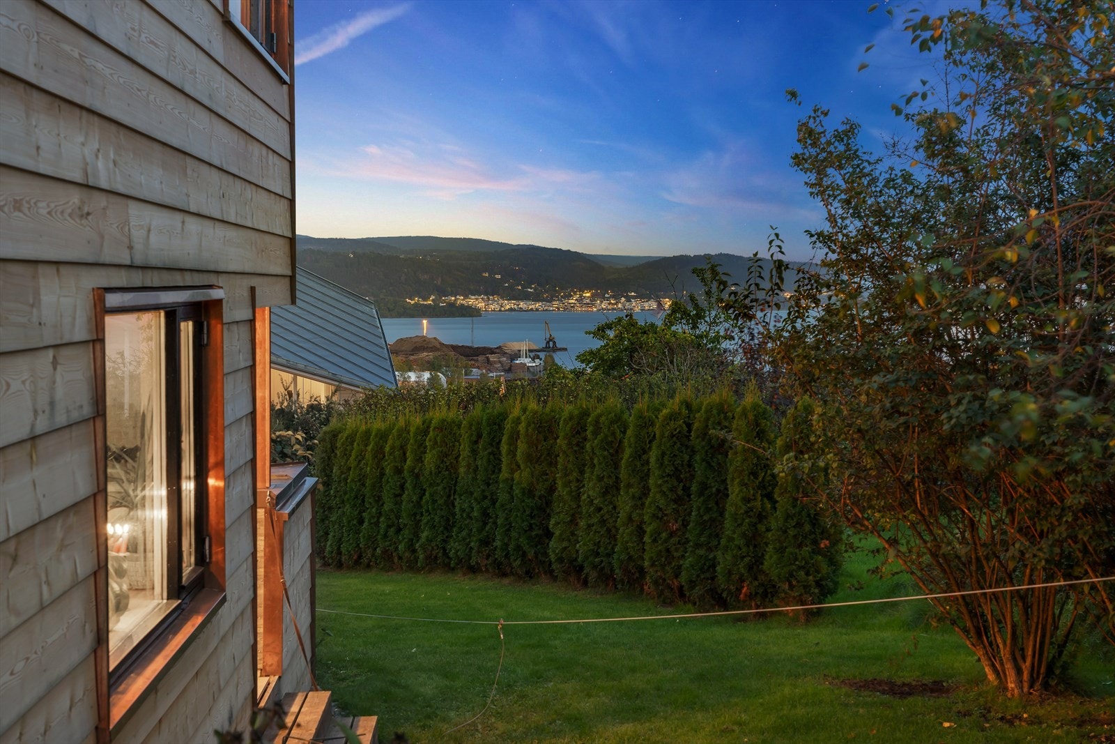 Tilbaketrukket beliggenhet med utsikt over Drammensfjorden Galleribilde