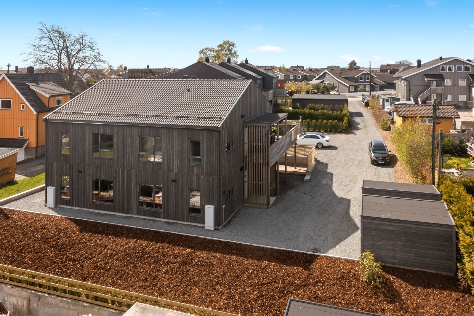 Moderne leilighet som ligger i 2
. etasje i firemannsbolig. Galleribilde
