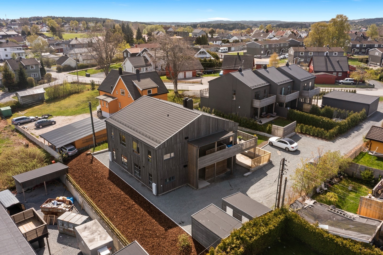 På felles gårdsplass er det uteboder. Galleribilde