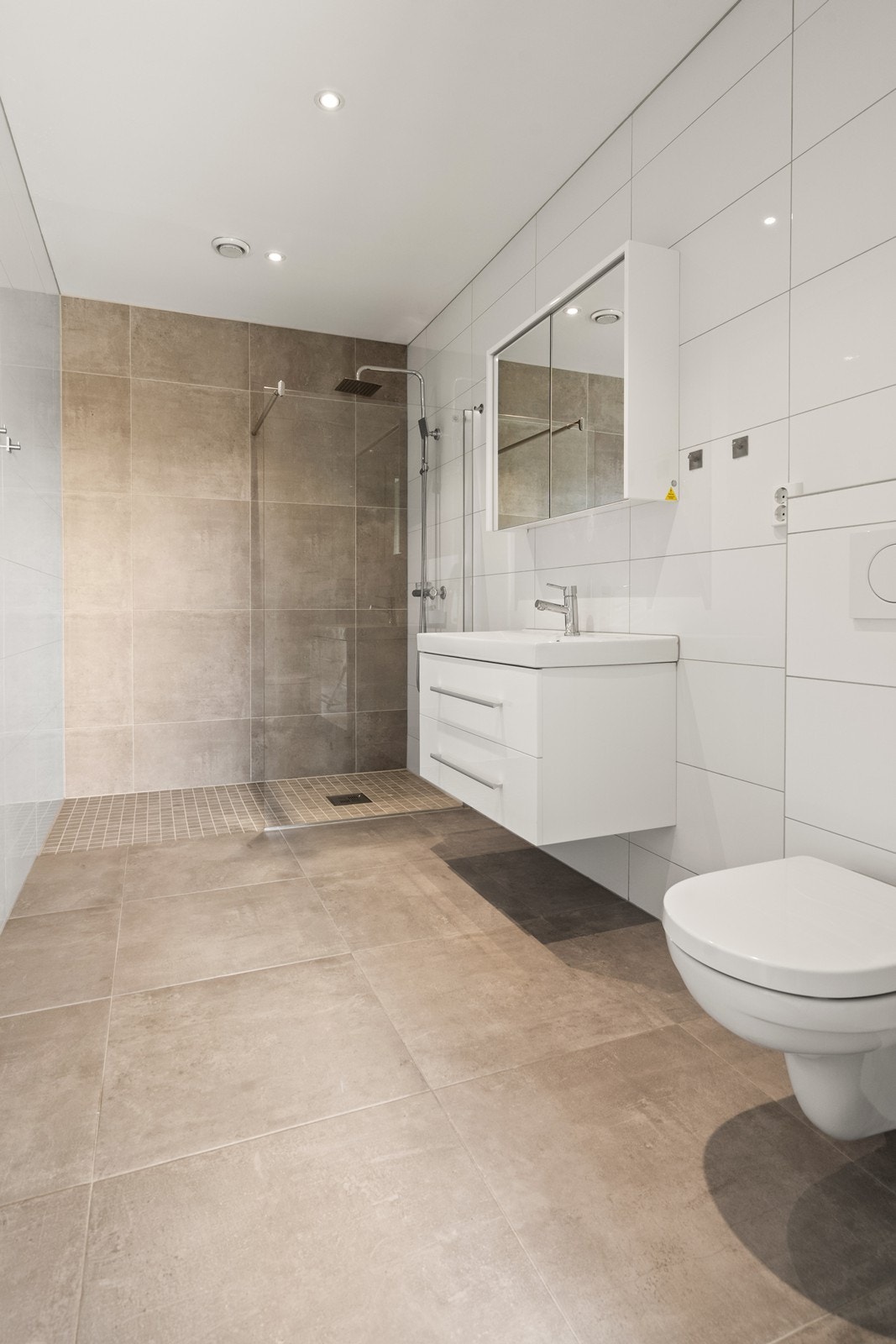 Badet har gulv med varme under. (Bilde fra tilsvarende bolig i 1. etasje). Galleribilde