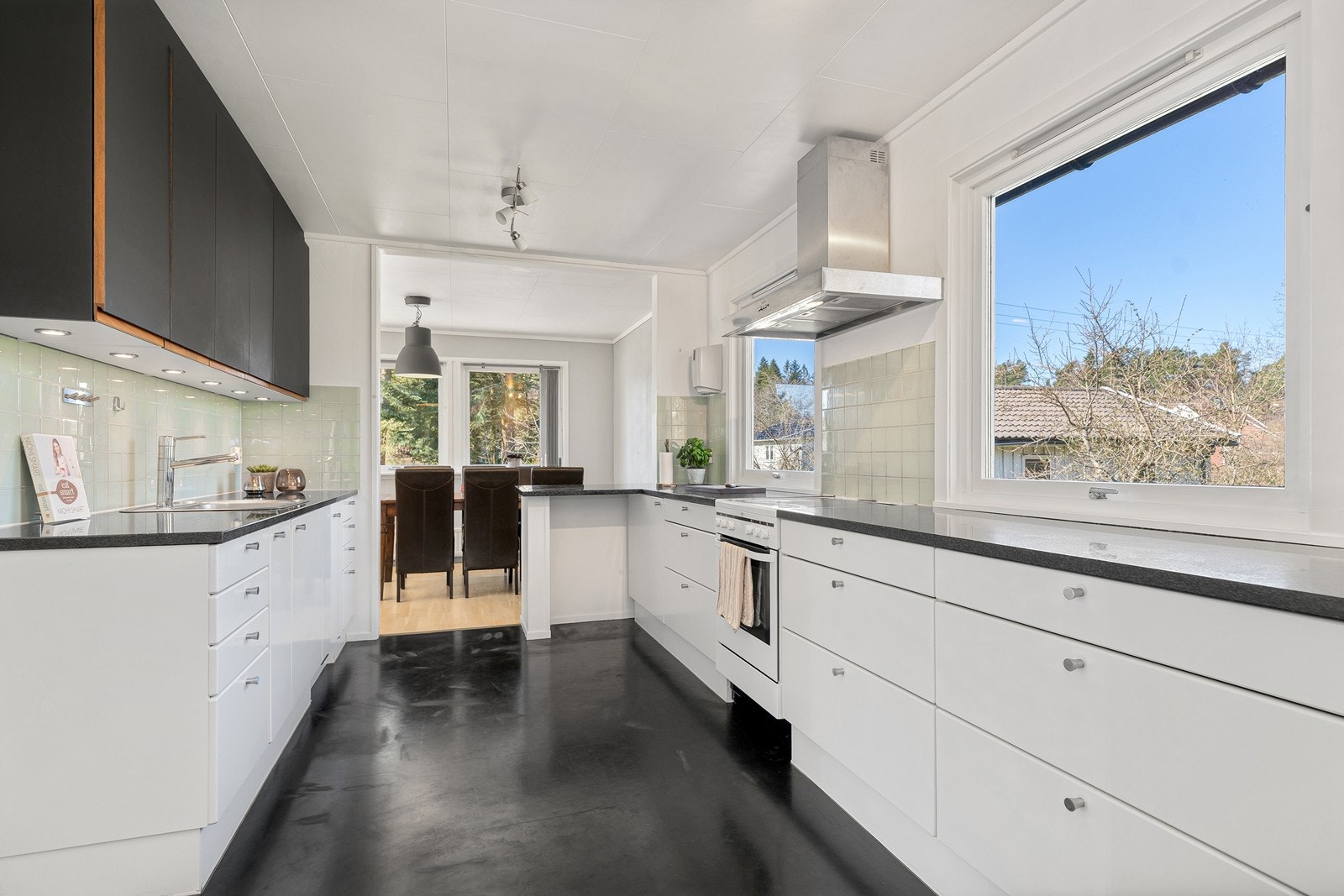 Stort og praktisk kjøkken Galleribilde