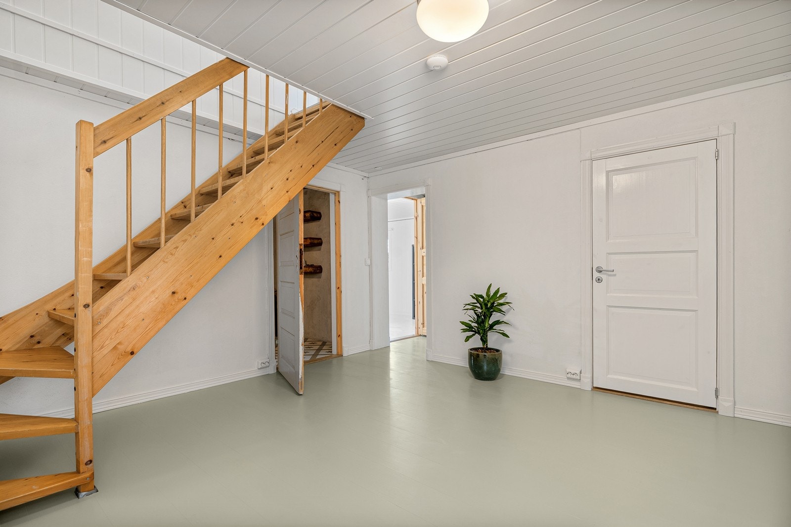 Stor mellomgang i kjeller Galleribilde