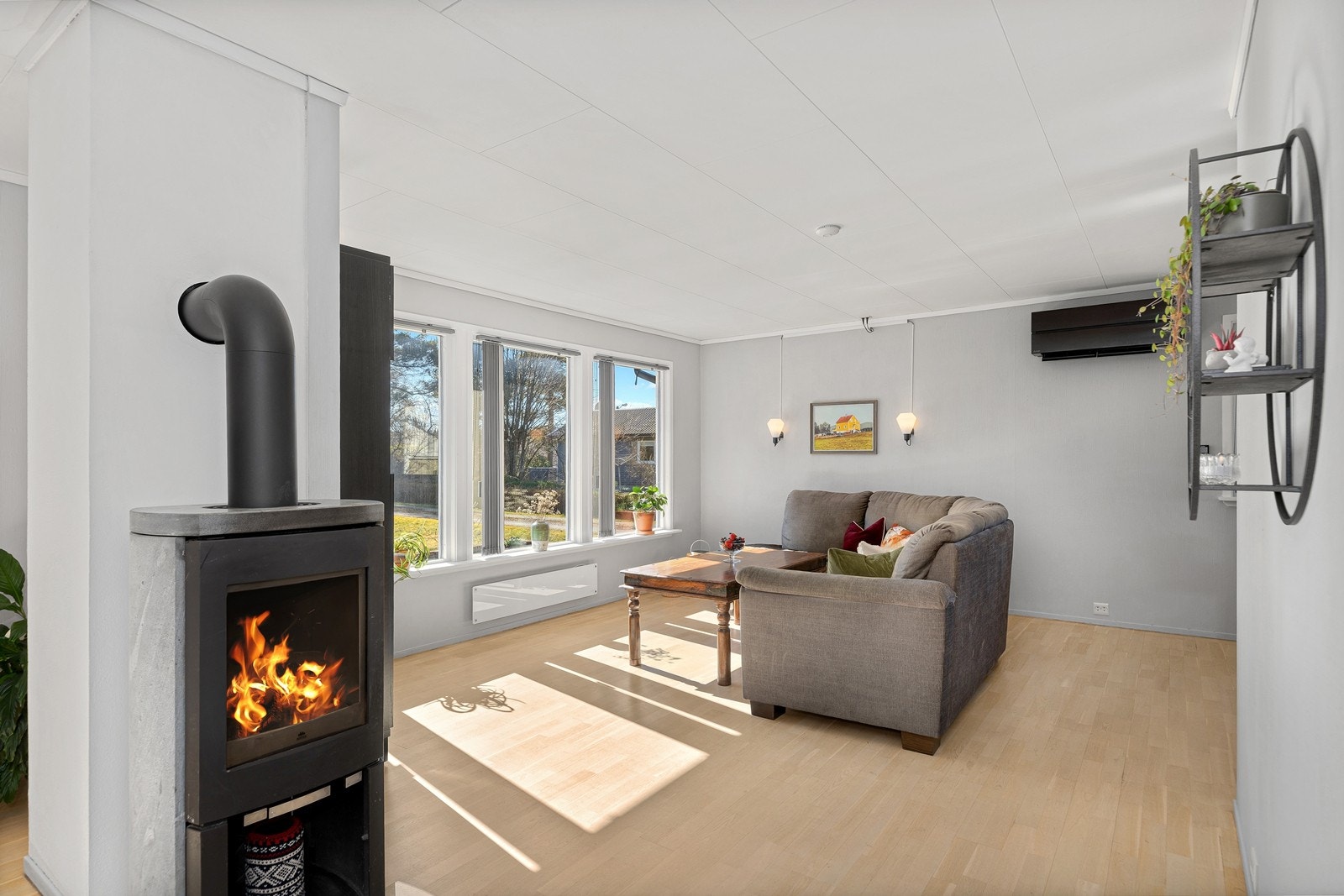 Boligen fremstår lys og trivelig og har i nyere tid blitt betydelig oppusset Galleribilde