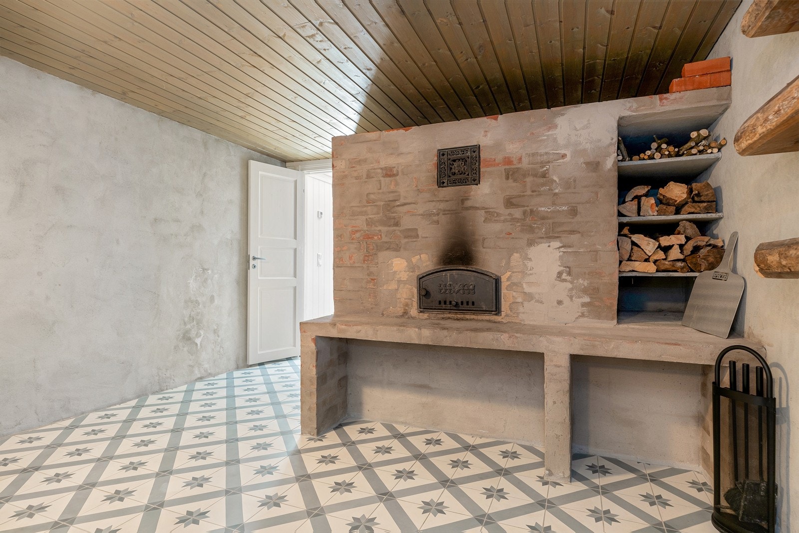 Stilig vedfyrt steinovn perfekt for å invitere til hjemmelagd italiensk pizza eller nybakt brød! Galleribilde