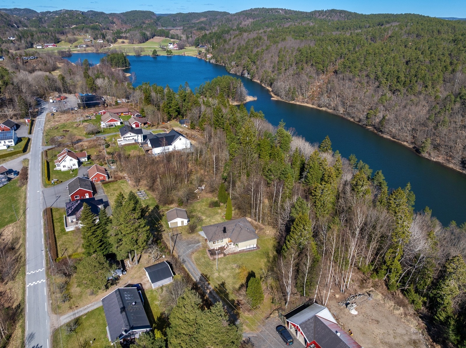 Tilbaketrukket og barnevennlig beliggenhet i et rolig nabolag Galleribilde
