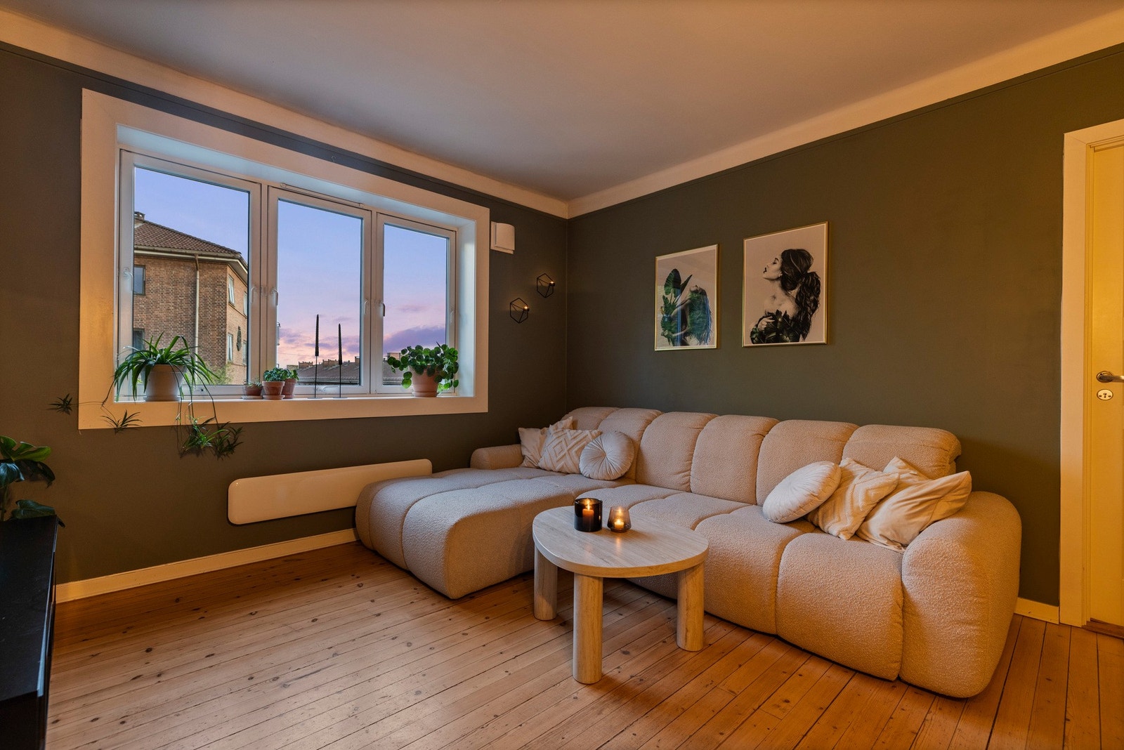 Gulvet i treverk gir et solid grunnlag. Galleribilde