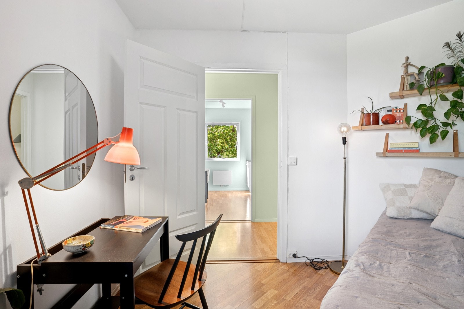 Soverom 2 med hjemmekontor Galleribilde