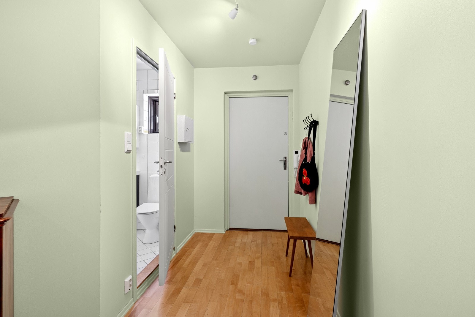 Entre mot inngangsdør Galleribilde