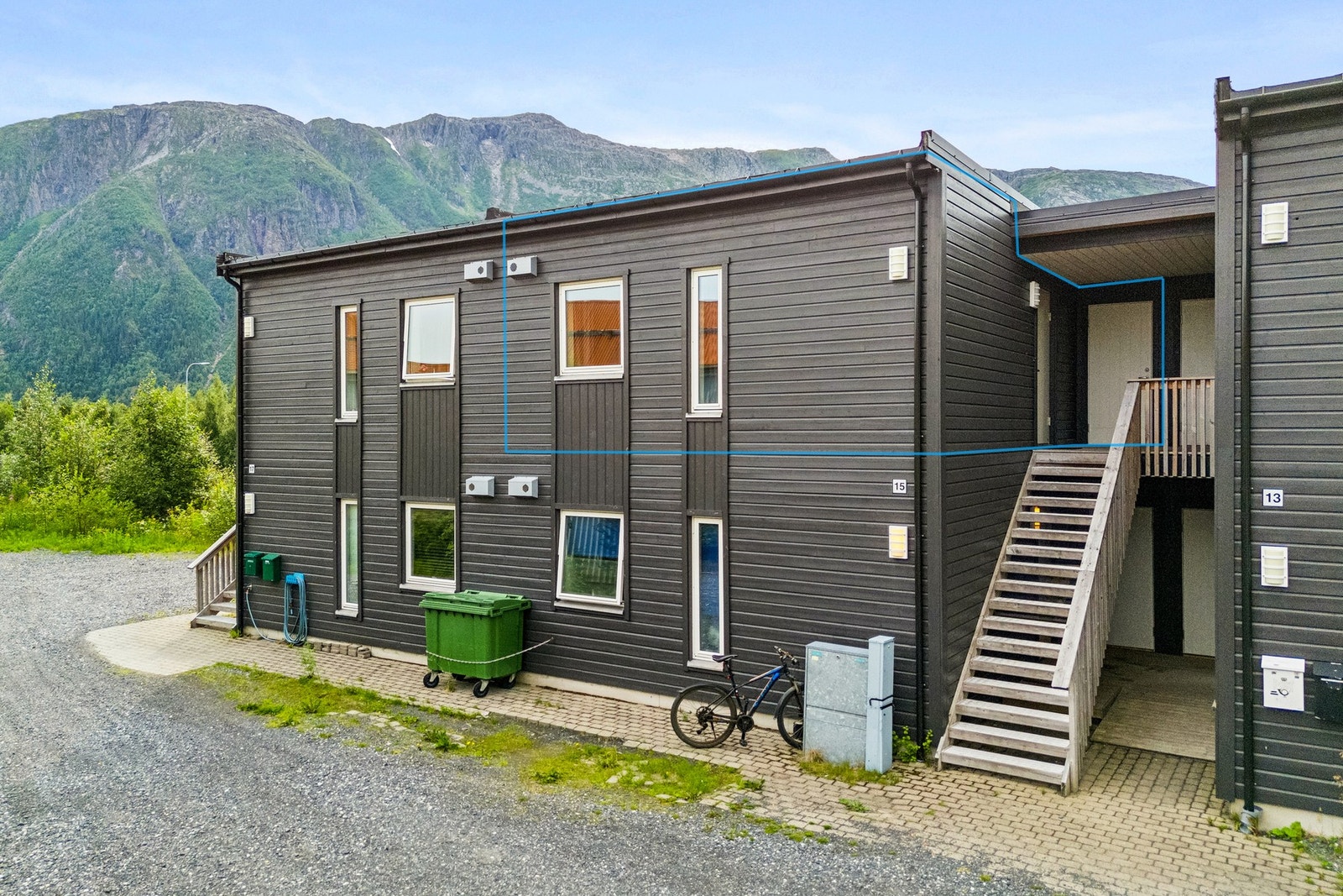 Inngangsparti med direkte adkomst til bod som andelen disponerer. Galleribilde