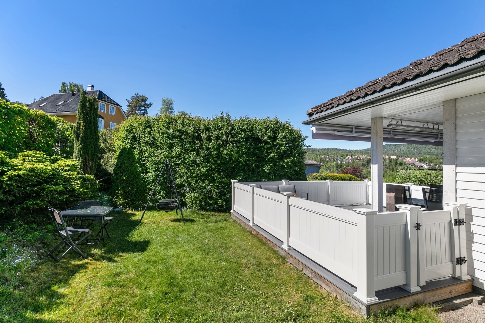Hagen er barnevennlig og lettstelt, med god plass til lek, grilling og sommerdager. Galleribilde