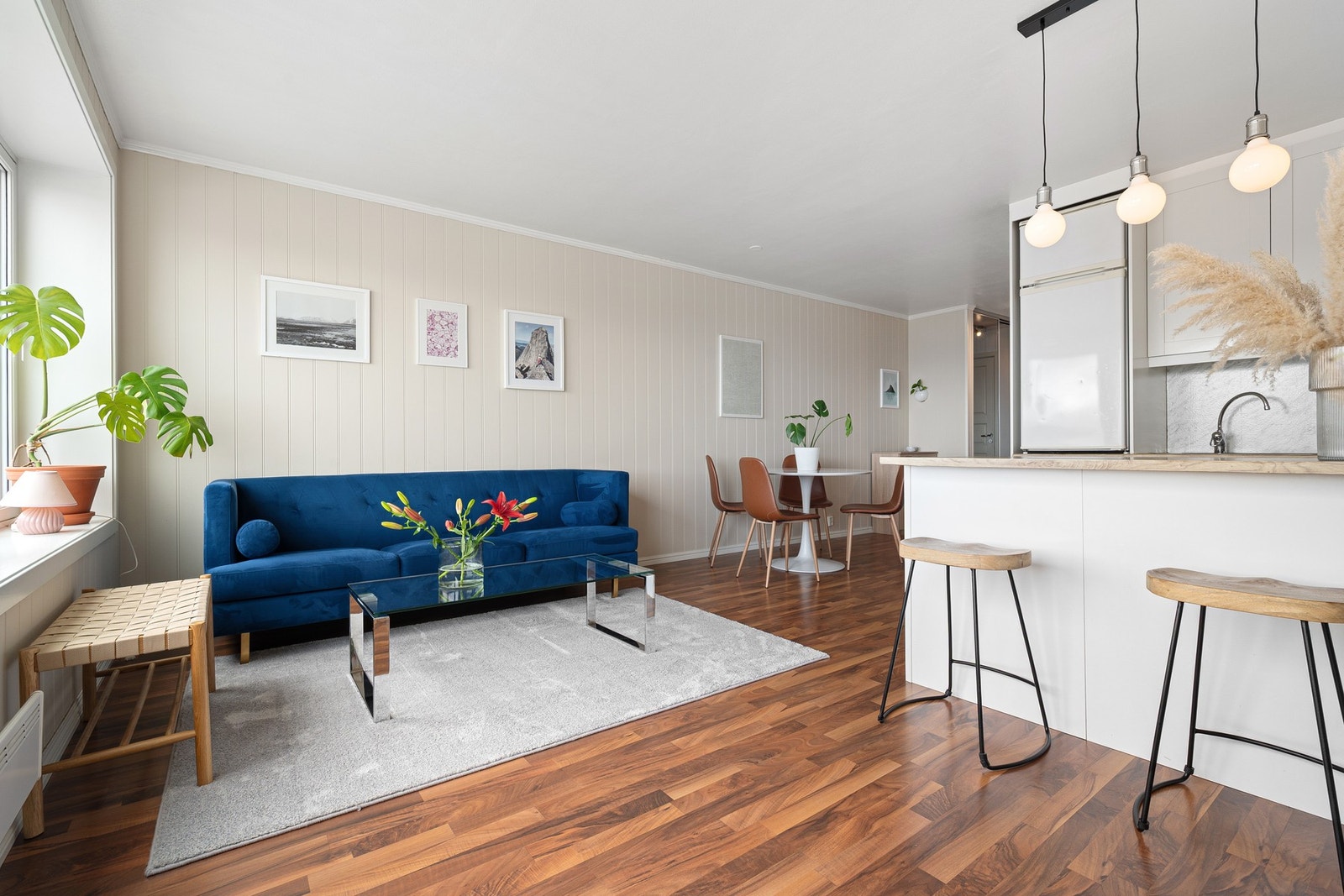 Velkommen inn! Leiligheten har åpen planløsning som utnytter arealet godt Galleribilde