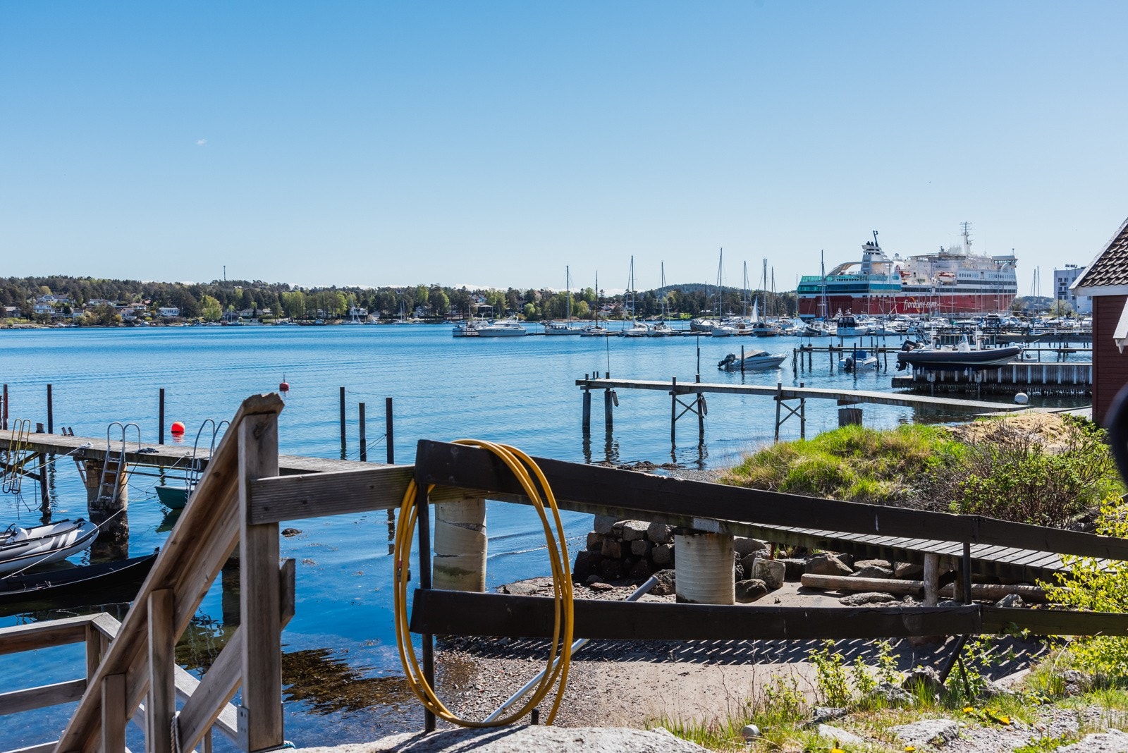 Kort vei til flere hyggelige badeplasser og båthavner Galleribilde