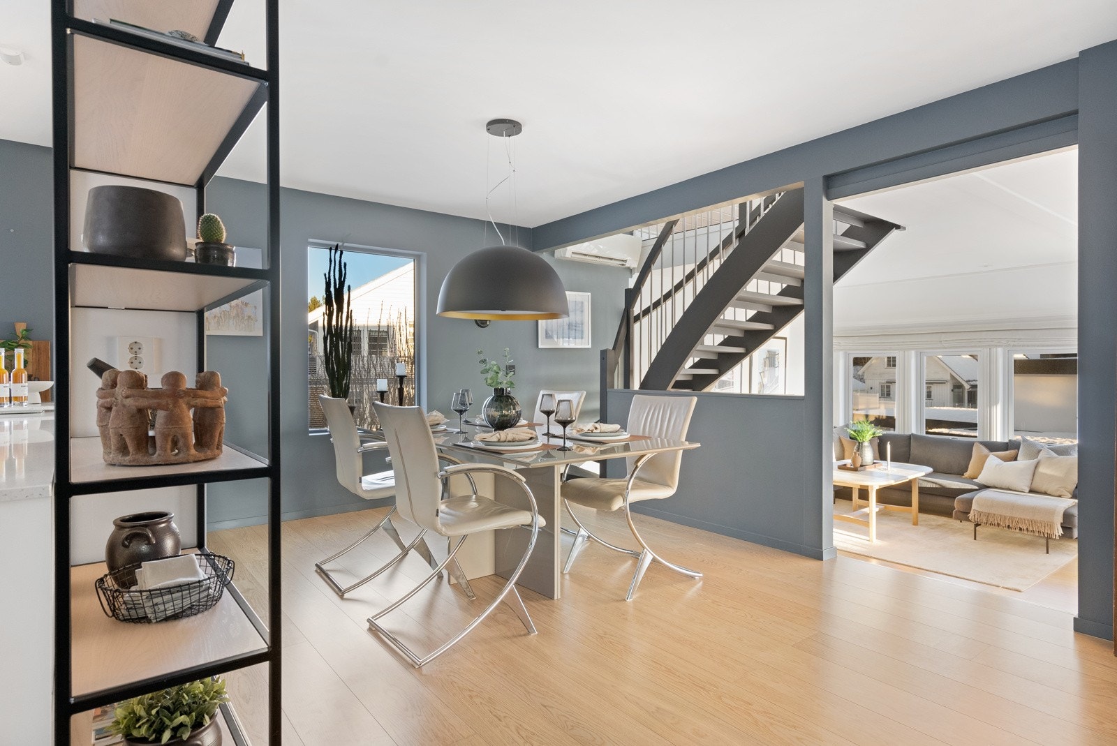 Kjøkken med åpen løsning til stue Galleribilde