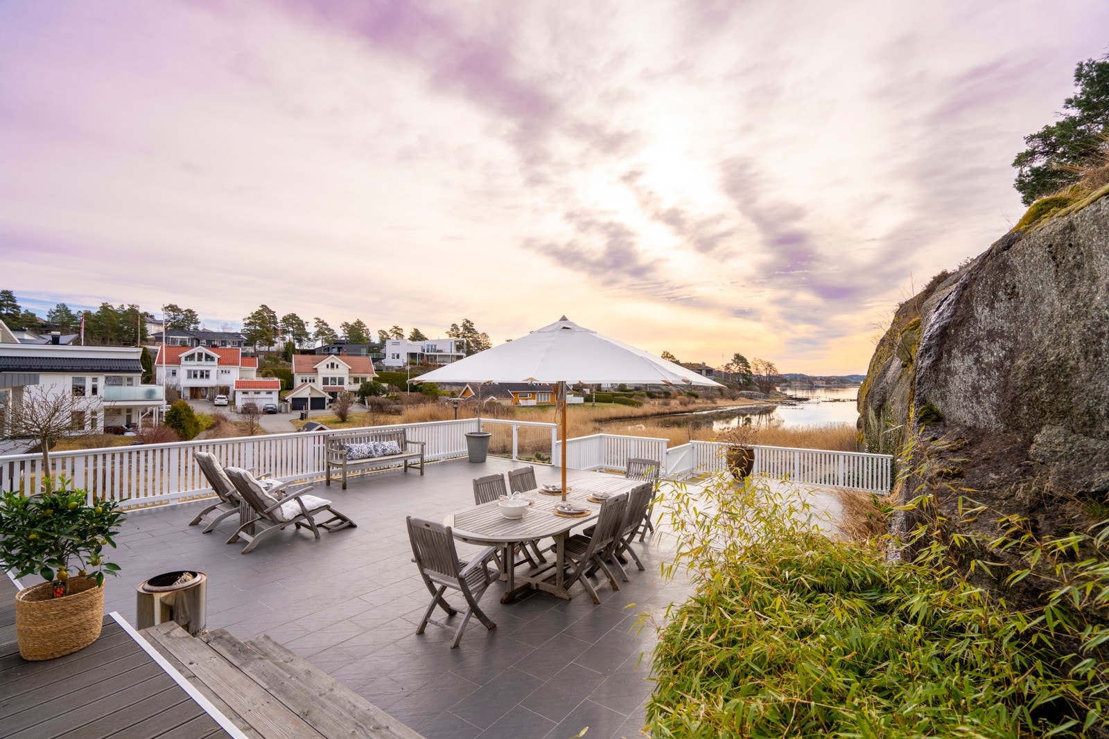 Stor terrasse på 143 kvm. Galleribilde