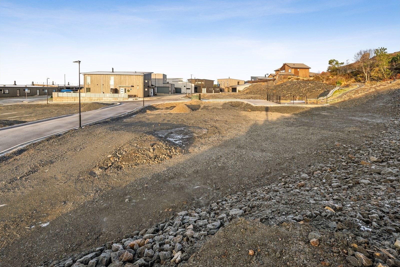 Sentralt og barnevennlig på Lyefjell - her har du kort vei til skole, barnehage og butikker. Galleribilde