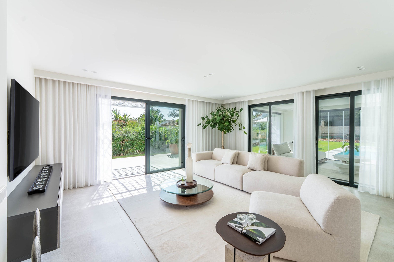 Fra stuen er det direkte utgang til terrasse. Galleribilde