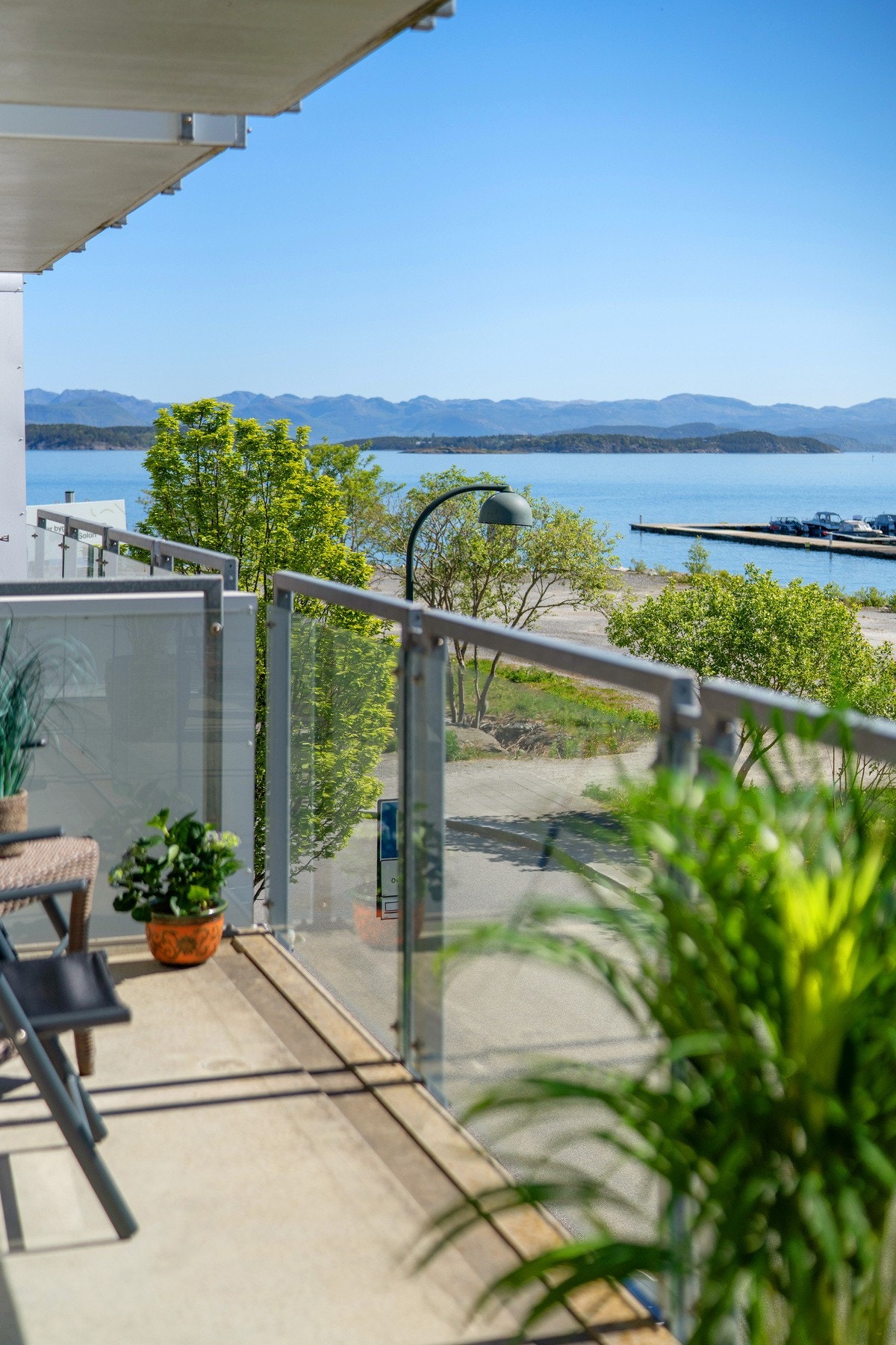Gode solforhold på balkongen fra morgen til tidlig kveld Galleribilde