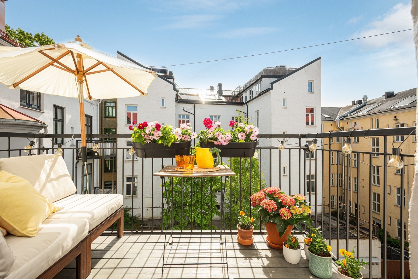 Velkommen til Vibes gate 13D - en klassisk og gjennomgående 4-roms med stor balkong, høy standard og alle vinduer vendt ut mot bakgård! Galleribilde