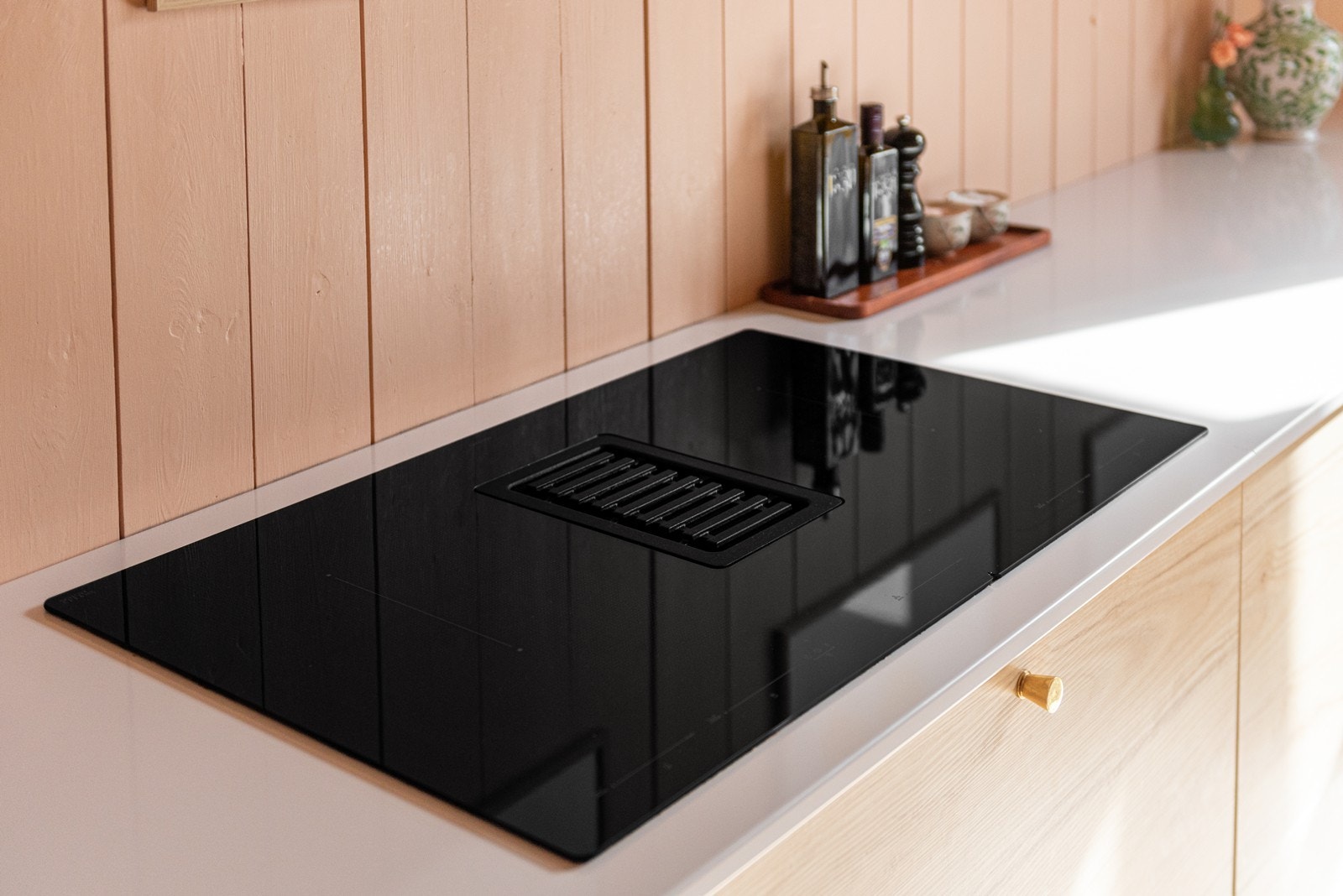 Kullfilter integrert i platetoppen. Galleribilde