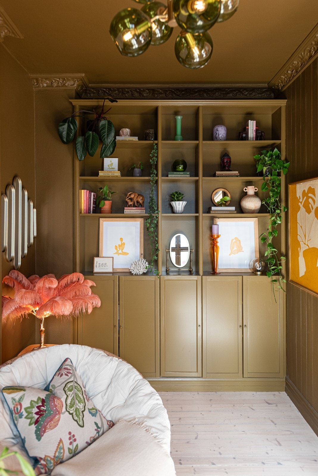 Stilig, snekkerbygget bokhylle. Galleribilde