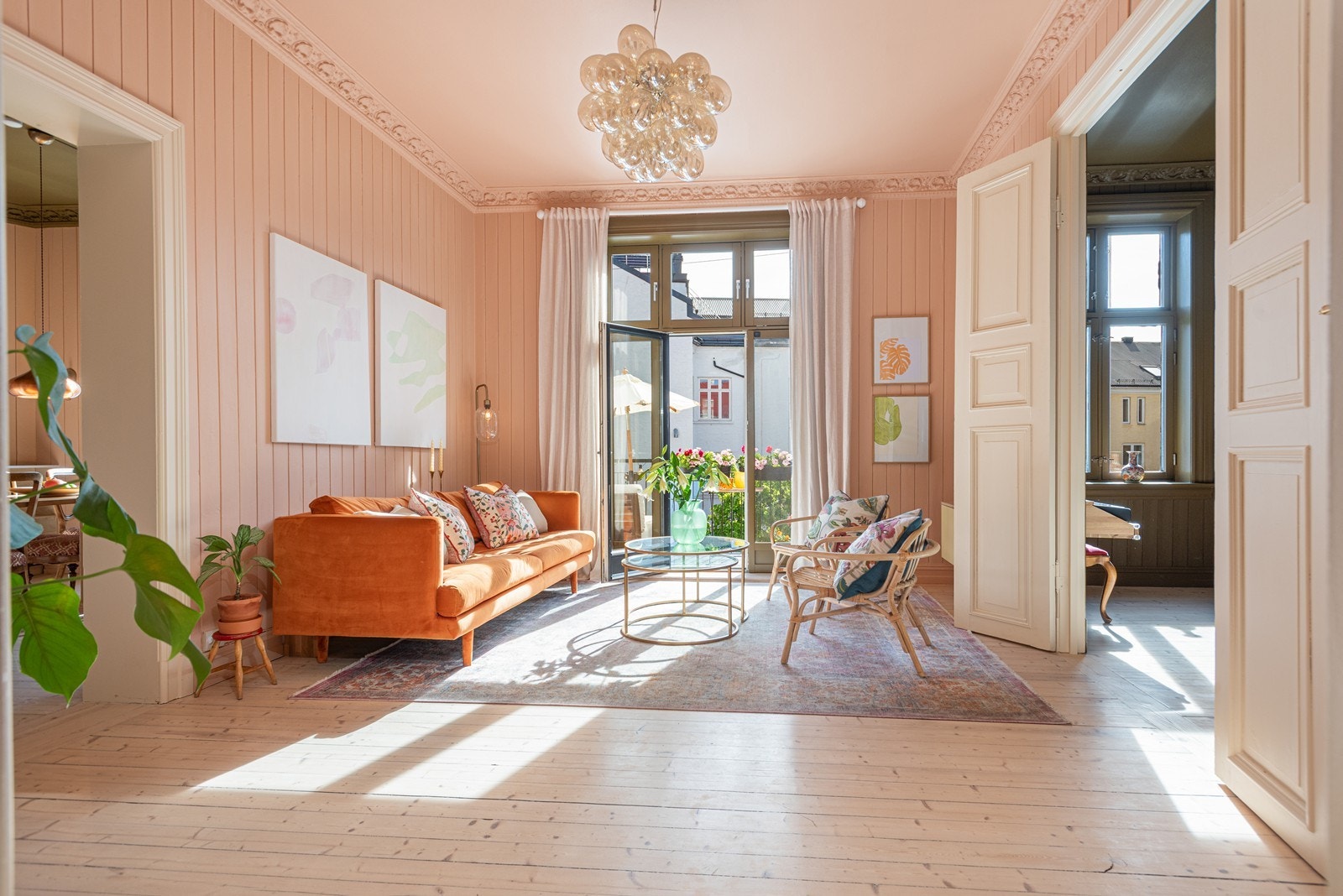 Leiligheten ble pusset opp i 21/22 med blant annet nytt kjøkken, endret planløsning, nytt sikringsskap og alle overflater ble tatt. Galleribilde