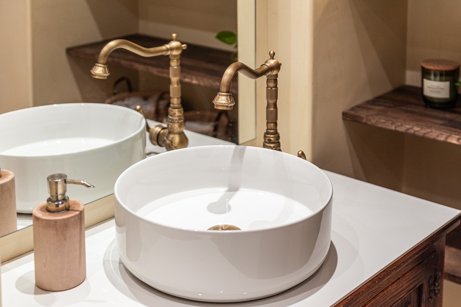 Blandebatteri i antikk utførelse. Galleribilde