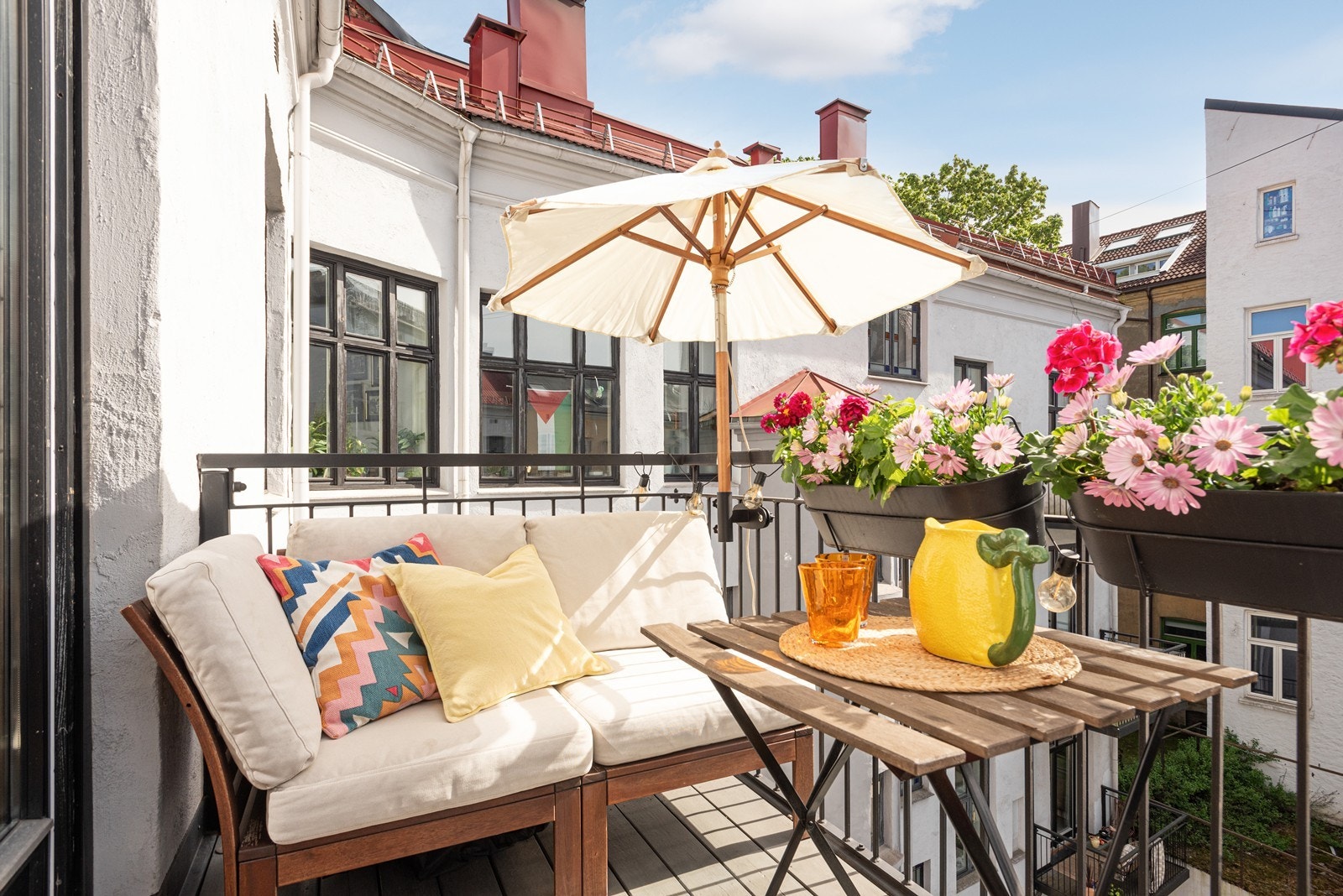 Godt med plass til utemøblement og grill. Galleribilde