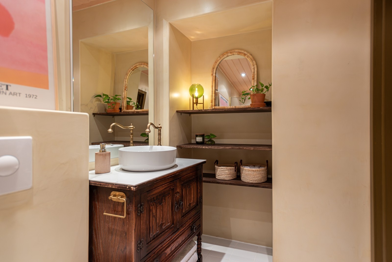 Selger har dokumetasjon på utført arbeid. Galleribilde