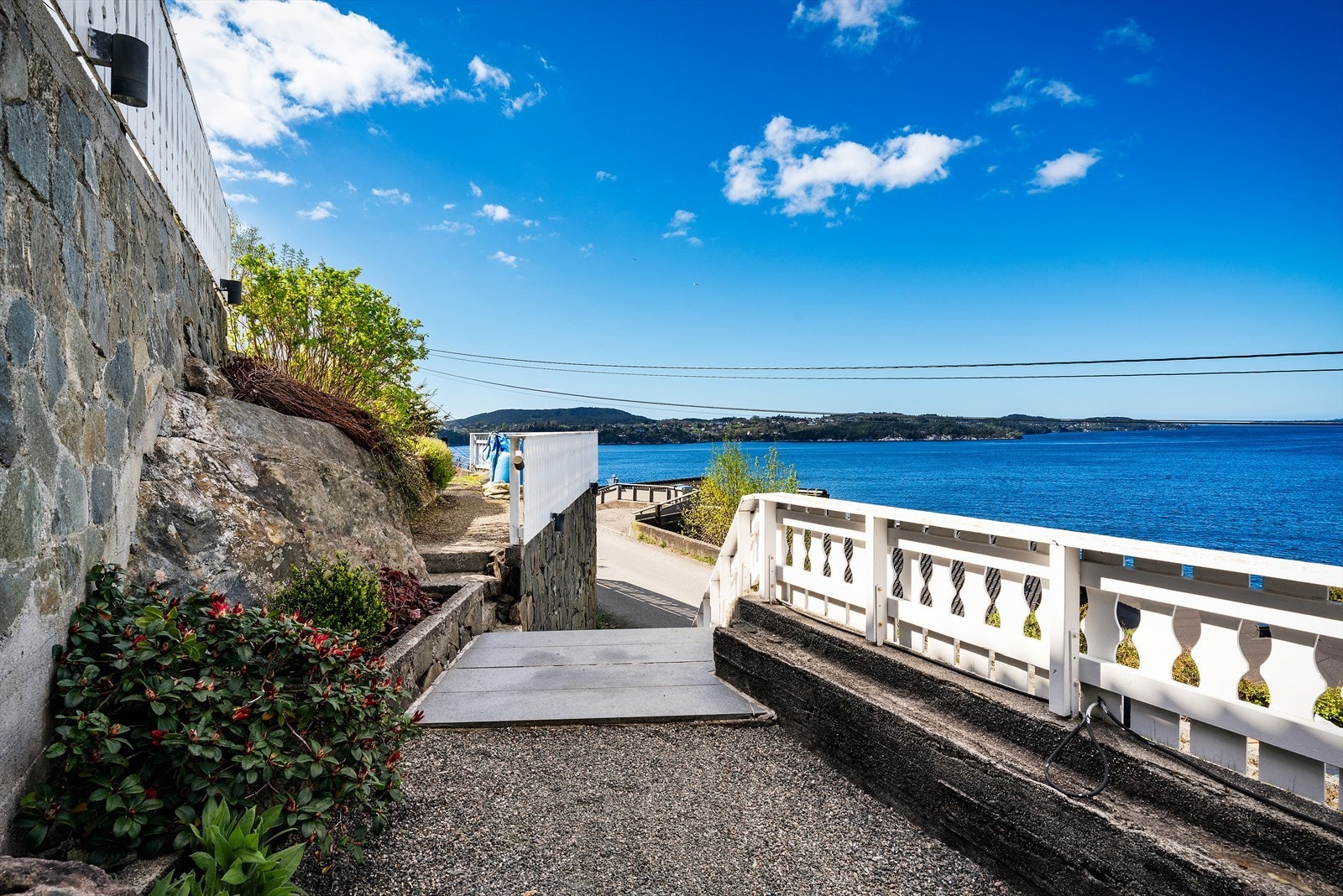 - Fra boligen har du flere turmuligheter som blant annet Geitanuken, Rollandsfjellet og Veten - Galleribilde