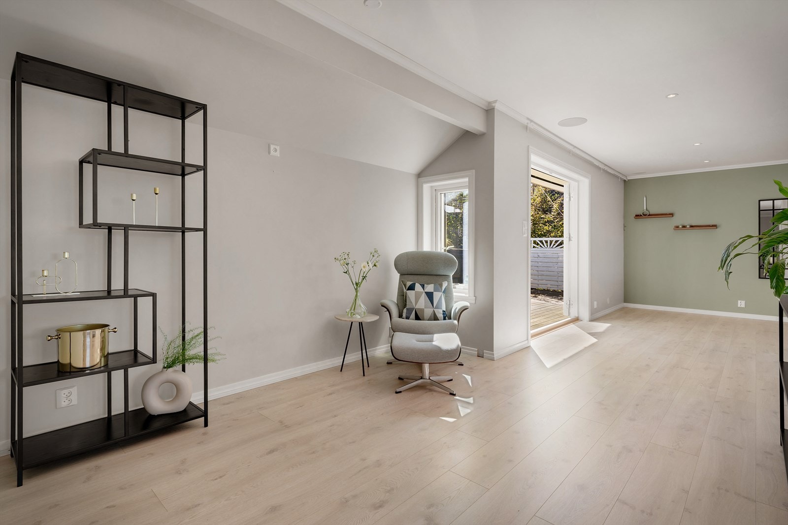 - Hele boligen er malt i nøytrale og behagelige farger som gjør det enkelt for deg å sette ditt eget preg på boligen - Galleribilde