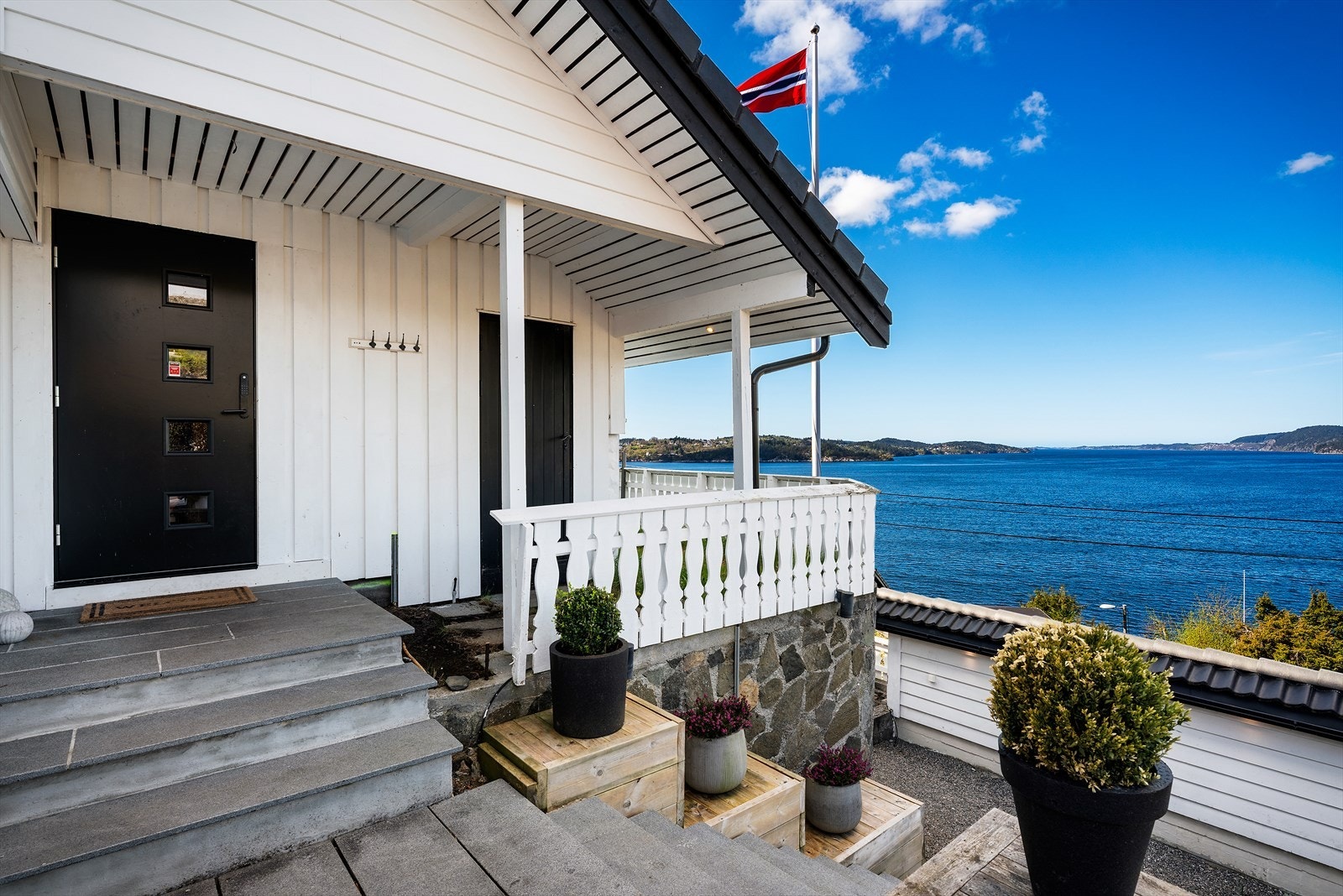 - Pent opparbeidet inngangsparti - Galleribilde